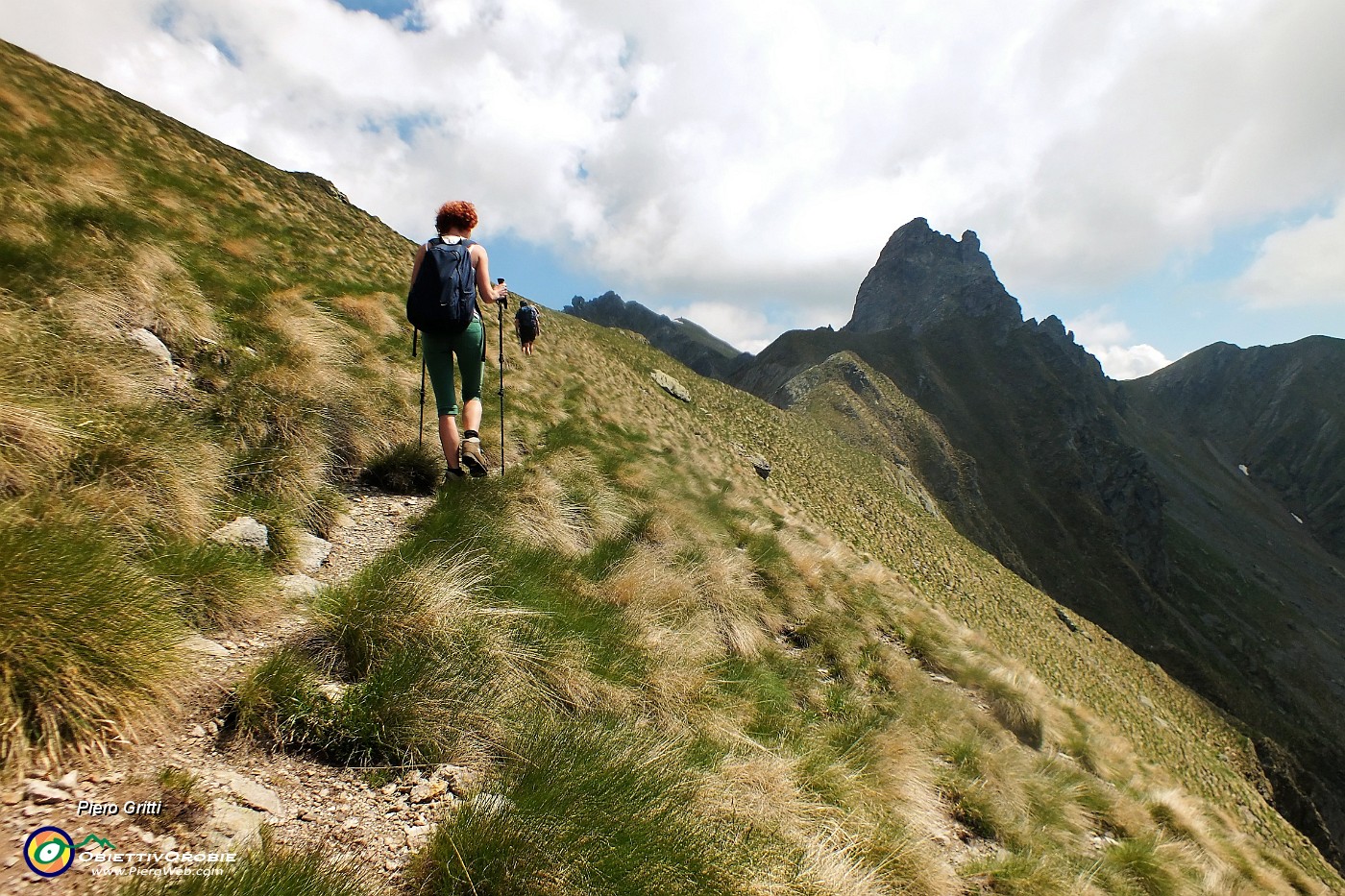 26 In traverso per la cresta del Monte Di Sopra.JPG